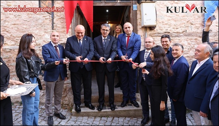 Rektör Kutluhan 'Anadolu Esintileri' sergisinin açılışını gerçekleştirdi