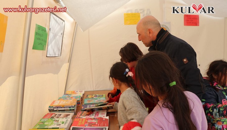 Sarayköy Belediyesi çadır kente mobil kütüphane kurdu
