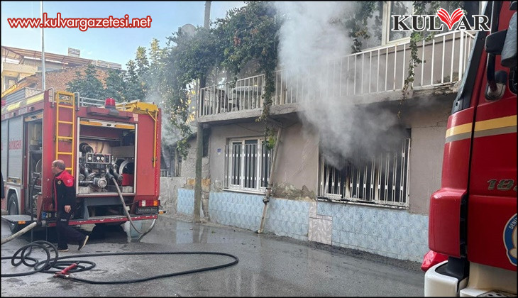 Sarayköy 'de giriş katında başlayan yangın evi küle çevirdi