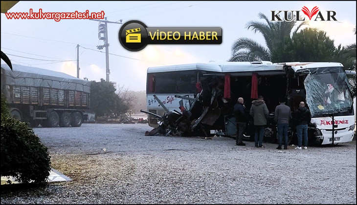 Sarayköy'de feci kaza... Yolcu otobüsü akaryakıt istasyonundan çıkan tıra çarptı: 1 ölü, 20 yaralı