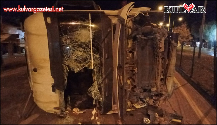 Sarayköy'de Tır ile otomobilin çarpıştığı kazada tır yan yattı; 2 yaralı