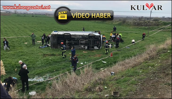 Sarayköy'den Buldan'a giden öğrenci servisi kaza yaptı