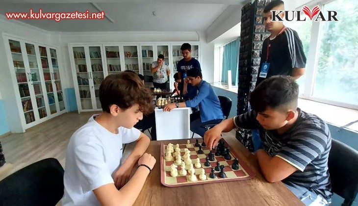 Satranç turnuvasında mücadele devam ediyor