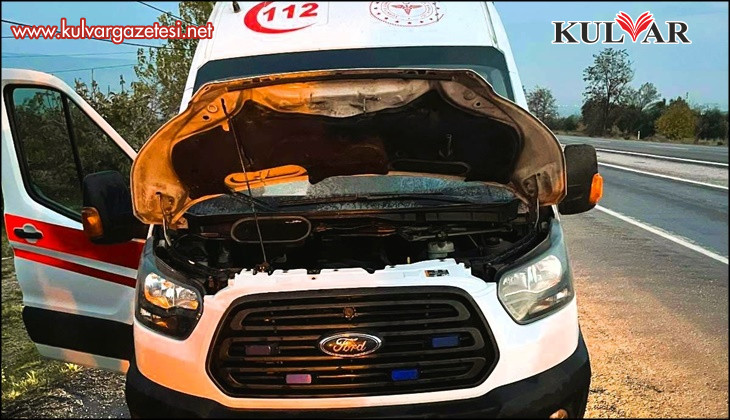 Seyir halindeki ambulans alev aldı