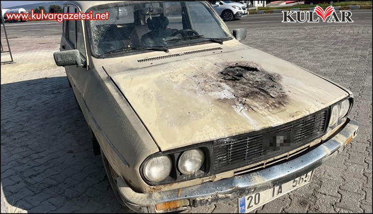 Seyir halindeki otomobil alev aldı