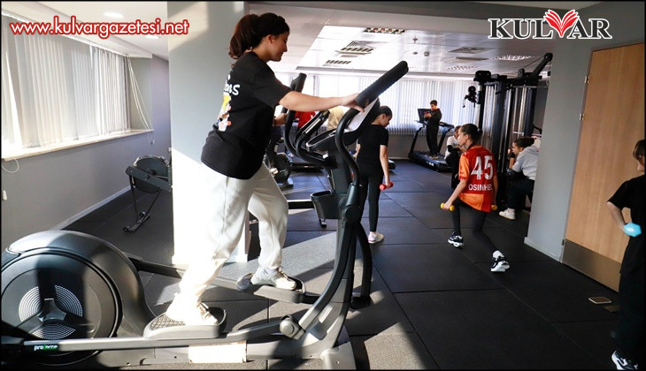 Sporcuların faydalandığı salon yeni ekipmanlarla donatıldı