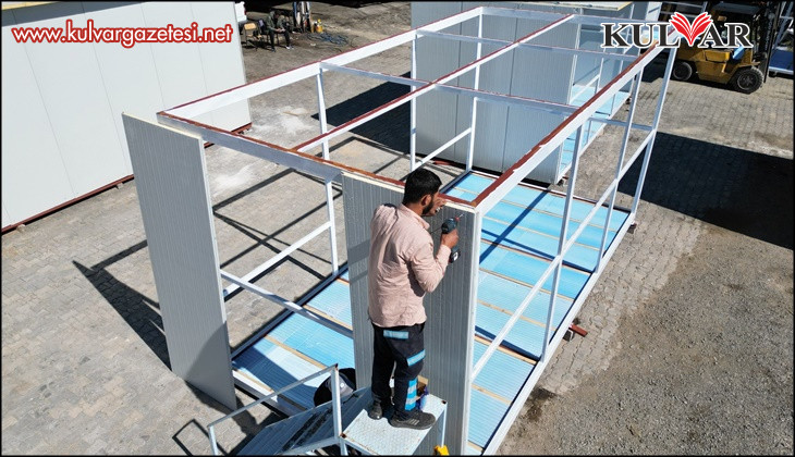 Tavas Belediyesi konteyner ve otobüs duraklarını kendisi üretiyor