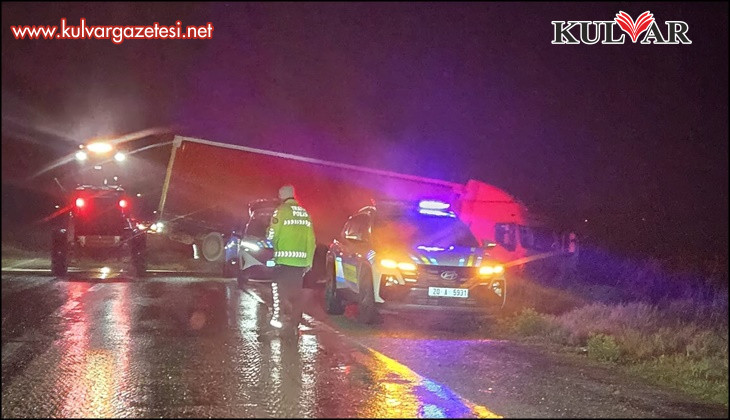 Tır şarampole uçtu