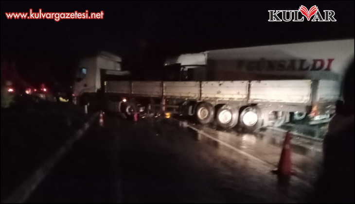 Tırların kazası ucuz atlatıldı