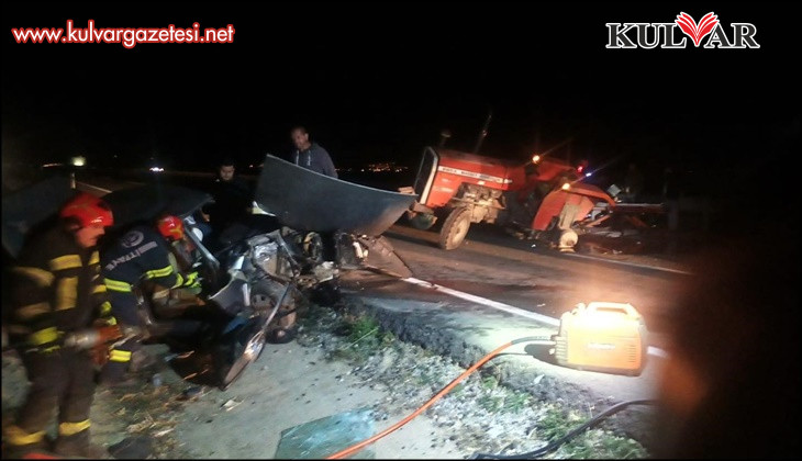 Traktör ile otomobilin çarpıştığı kazada 3 kişi yaralandı