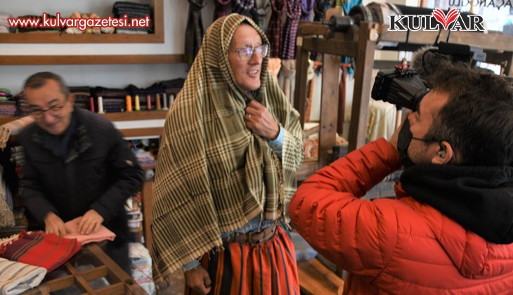 Ünlü İngiliz Gazeteci Quest, Buldan’ın geleneksel dokumasını Dünyaya tanıtıyor