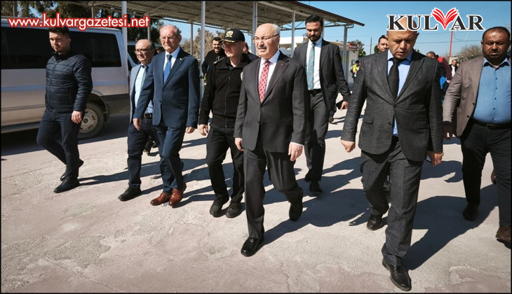 Vali Köşger açıklama yaptığı sırada artçı depreme yakalandı