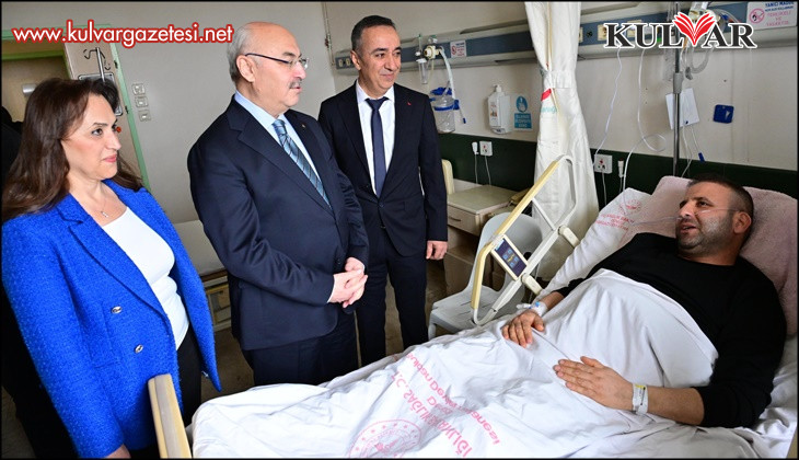 Vali Köşger bayram sevincini görevi başındaki personeller ve vatandaşlarla paylaştı