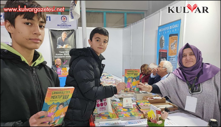 Yazar öğretmen kitap fuarında öğrencilerle buluştu