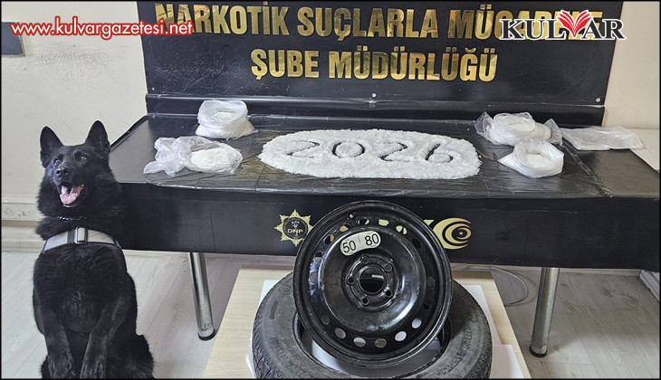 Yedek lastiğin içerisinden 4 kilo zehir çıktı