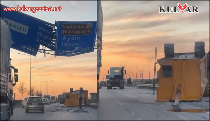 Yönlendirme tabelasına çarpan tırın dorsesi yola savruldu