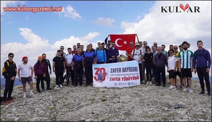 Zafer Bayramı Akdağ'ın zirvesinde kutlandı